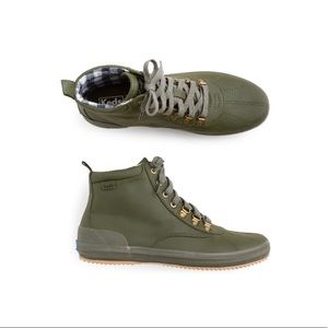 Size 9 water-resistant vegan friendly boot.